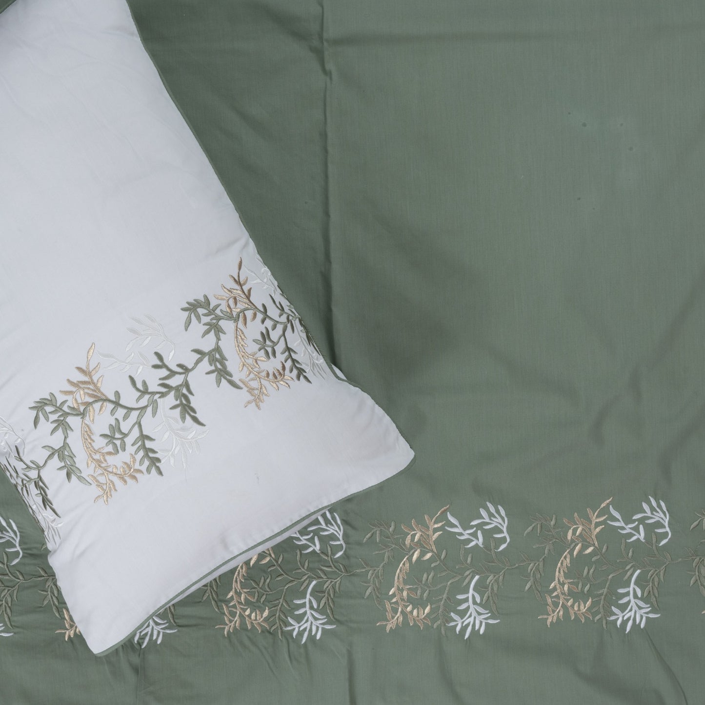 Gold leaves*Light olive green/white*