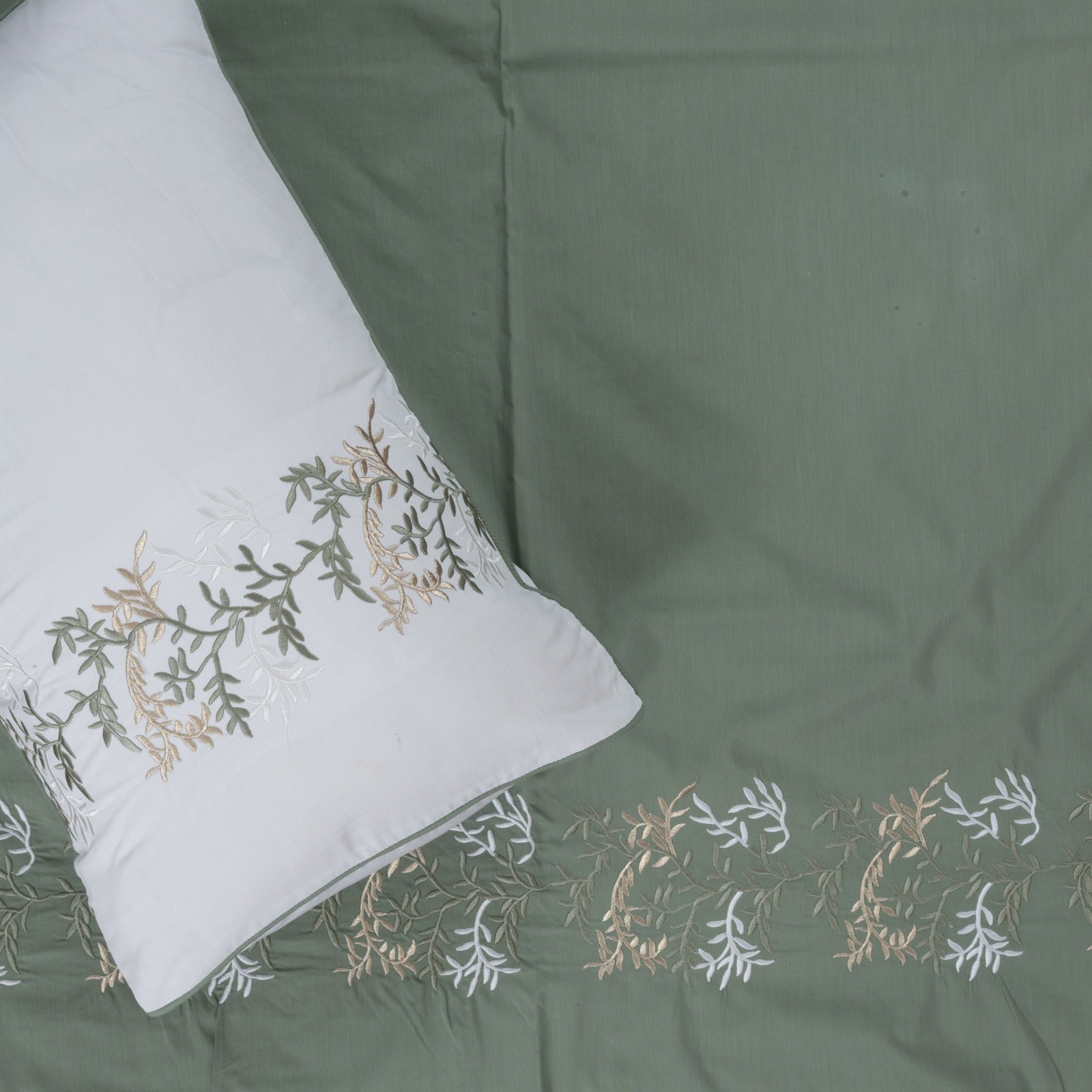Gold leaves*Light olive green/white*